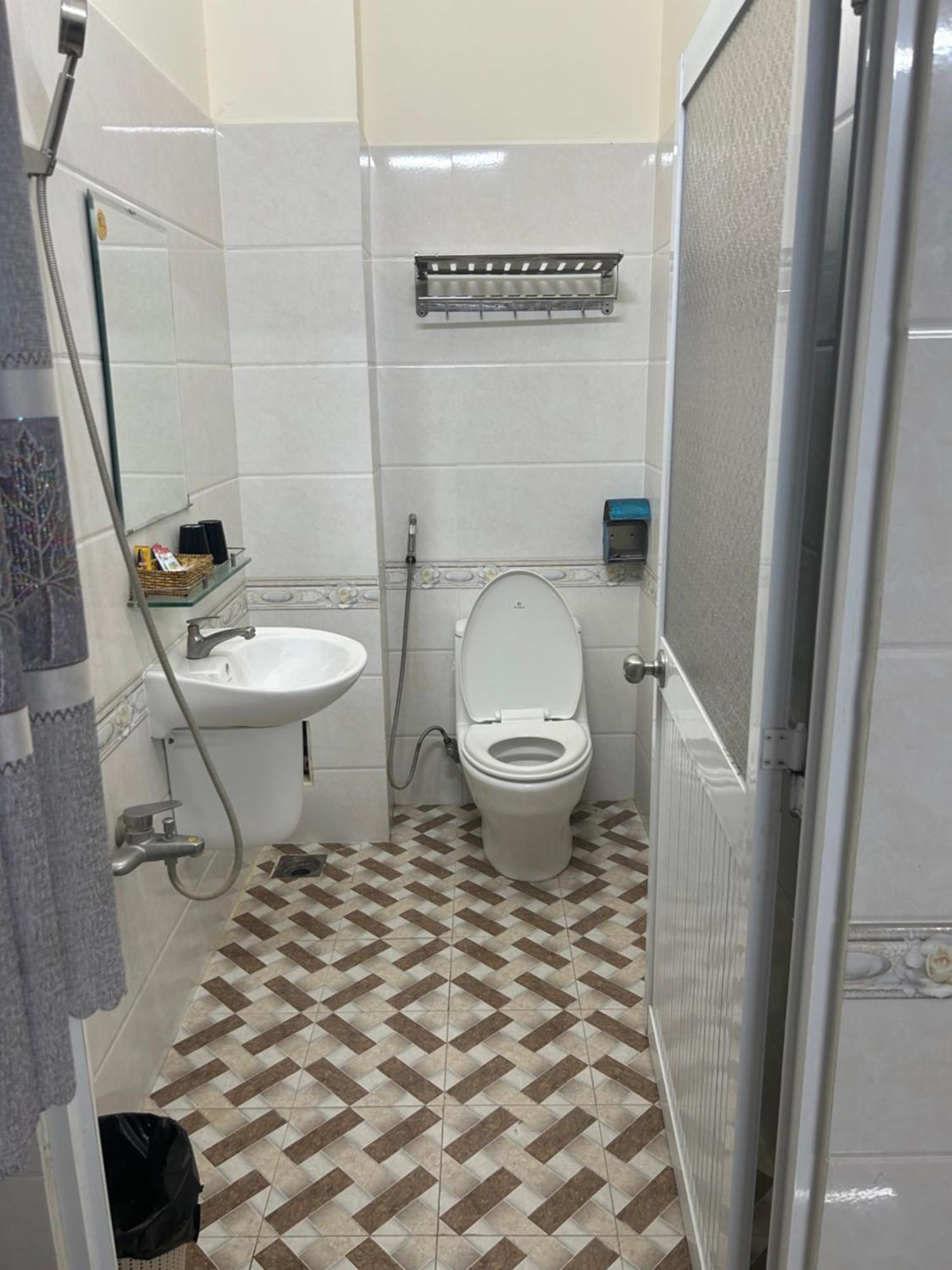 Hotel Anh Tuan Bac Lieu Exteriör bild