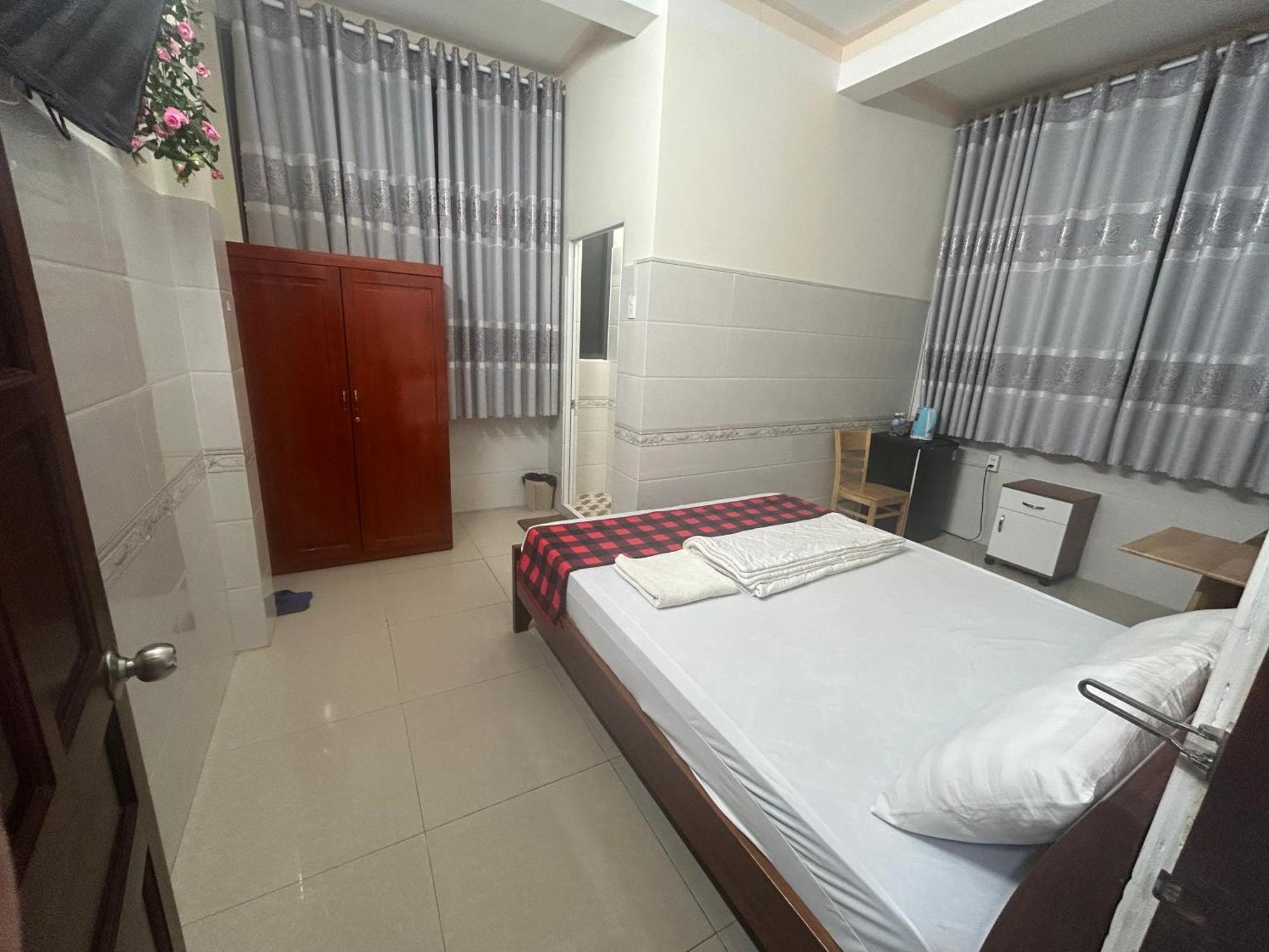 Hotel Anh Tuan Bac Lieu Exteriör bild